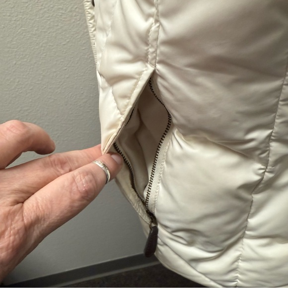 Eddie Bauer White Down Puffer Vest L Faux Fur Collar Winter Warm Outerwear - Picture 4 of 12